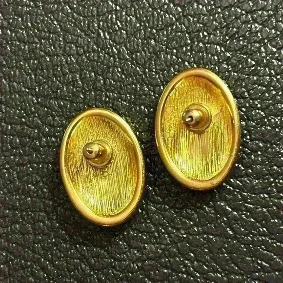 Black enamel and gold tone round post earrings 80s - Picture 3 of 3